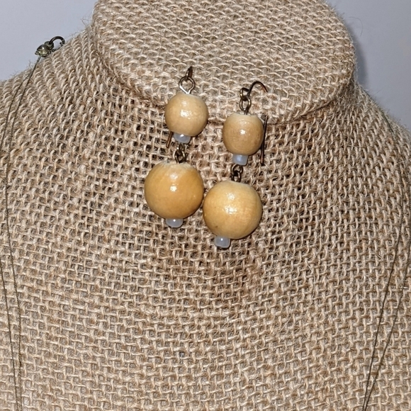 Wooden Bead Invisible Necklace with Earrings Set - Picture 4 of 7